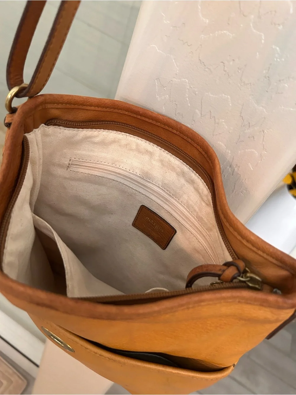 Leather Crossbody Bag in Warm Tan – Classic Everyday Style